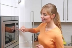 ¿Cómo funciona un horno microondas?