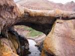 En Mendoza, turismo en el Puente del Inca