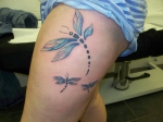 El simbolo femenino para un tattoo de libélulas
