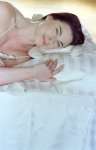 Una almohada diseñada para evitar las arrugas producidas al dormir