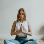 Conexión entre el reiki y la meditación: Descubre sus beneficios